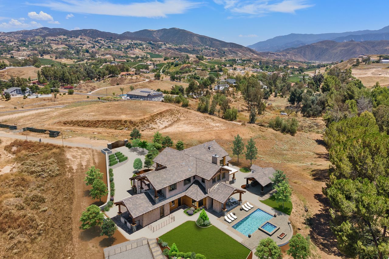 New custom home, Temecula’s Wine Country, 6,300 sq ft, prime cul-de-sac location 2.5 acres with 360-degree views. Unique high-end quality
